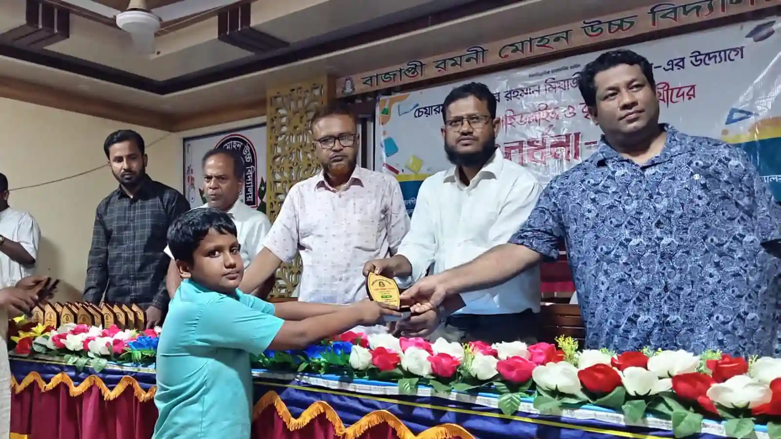 হাইমচরে চেয়ারম্যান আব্দুর রহমান মিয়াজী ফাউন্ডেশনের কৃতি শিক্ষার্থী সংবর্ধনা