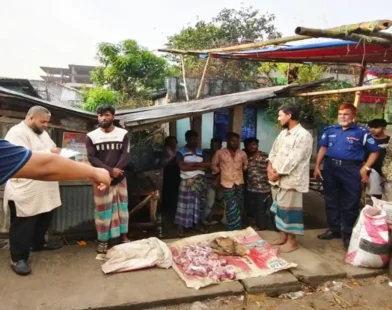 প্রকাশ্যে শিয়ালের মাংস বিক্রি করার অপরাধে দুই কৃষককে জরিমানা