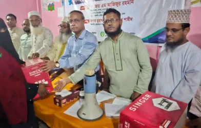 চেয়ারম্যান আ: রহমান মিয়াজী ফাউন্ডেশনের সেলাই মেশিন ও ছাগল বিতরণ