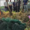 ফরিদগঞ্জে ডাকাতিয়া নদীতে প্রশাসনের অভিযানে ৪ লাখ টাকার অবৈধ জাল জব্দ