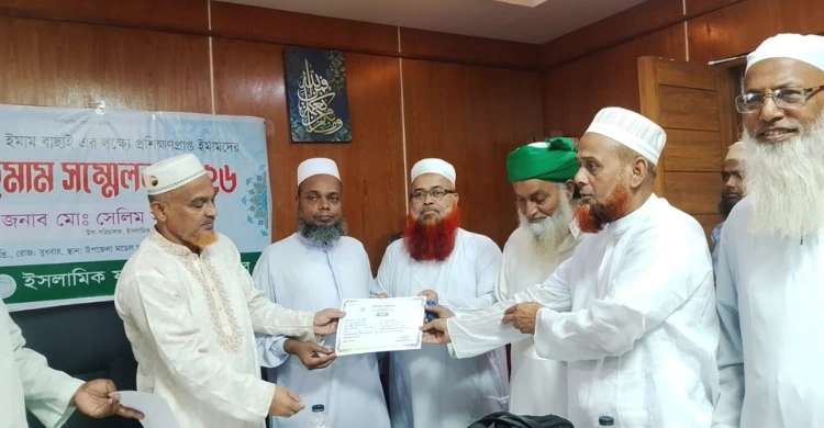 চাঁদপুরে শ্রেষ্ঠ জেলা ইমাম নির্বাচিত হলেন মাওলানা আব্দুল্লাহ