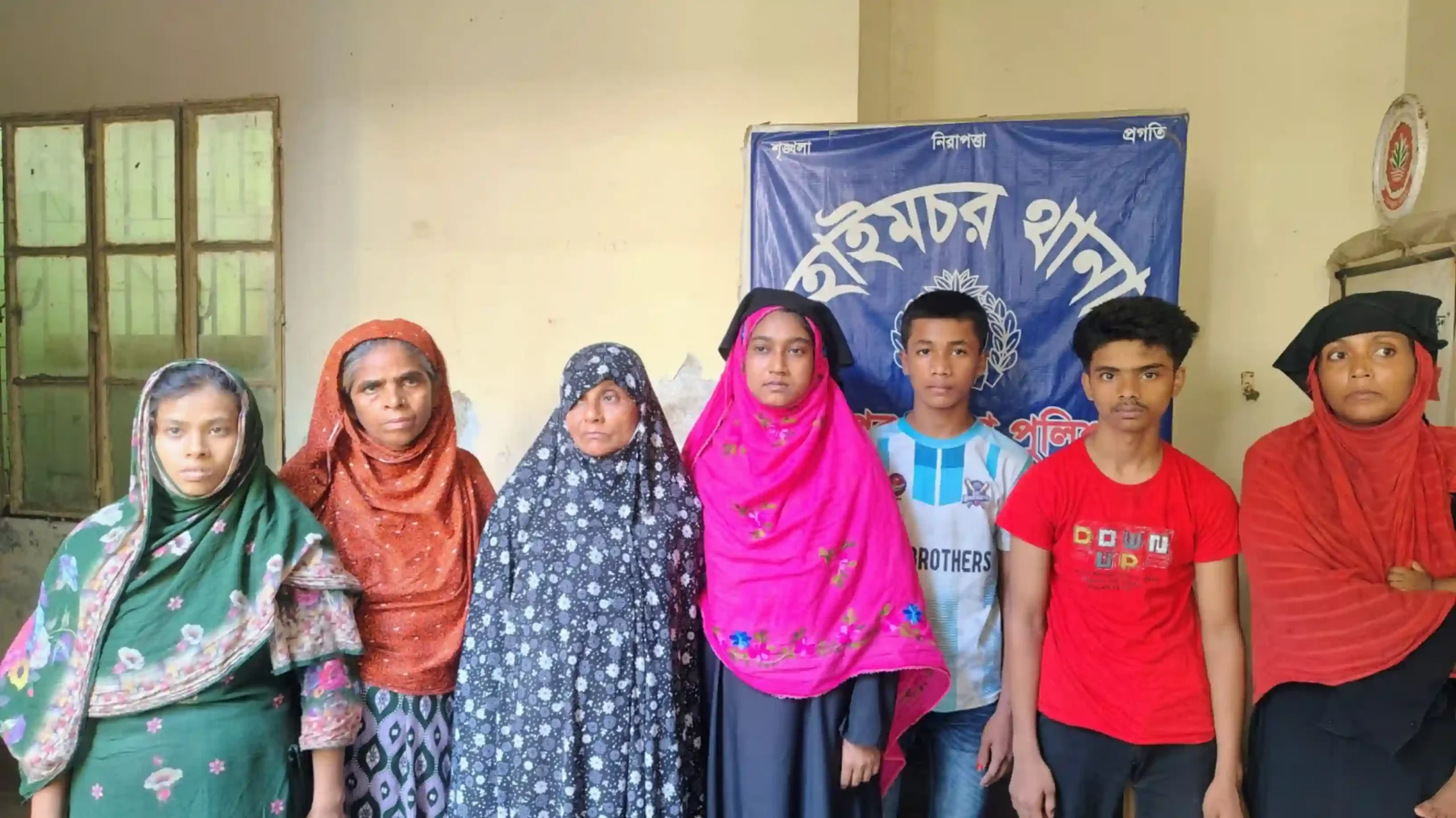 হাইমচরে গলা কেটে হত্যার ঘটনায় নারী ও কিশোরসহ গ্রেফতার ৭