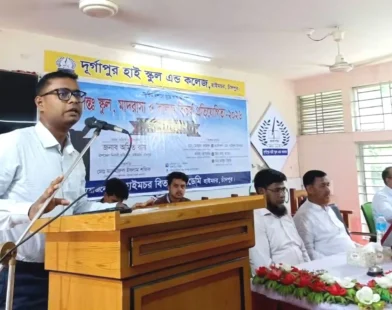 সাহিত্য বিমুখতার পেছনে তথ্য প্রযুক্তির ভূমিকা নিয়ে হাইমচরে জমজমাট বিতর্ক প্রতিযোগিতা