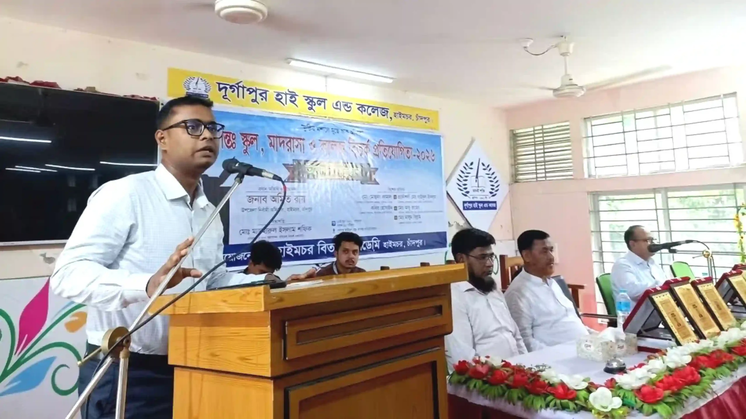 সাহিত্য বিমুখতার পেছনে তথ্য প্রযুক্তির ভূমিকা নিয়ে হাইমচরে জমজমাট বিতর্ক প্রতিযোগিতা