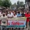 ফরিদগঞ্জে ওসির অপসারণের দাবিতে এমপি সমর্থিতদের বিক্ষোভ