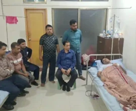 অসুস্থ সাংবাদিক রুহুল আমিনকে দেখতে হাসপাতালে সাবেক এমপি লায়নক হারুন