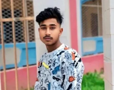 ফরিদগঞ্জে পরিত্যক্ত ঘর থেকে যুবকের অর্ধগলিত লাশ উদ্ধার