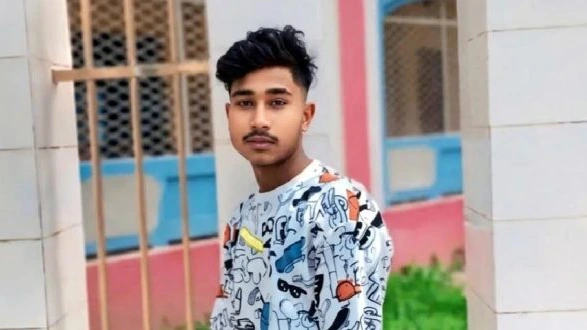 ফরিদগঞ্জে পরিত্যক্ত ঘর থেকে যুবকের অর্ধগলিত লাশ উদ্ধার