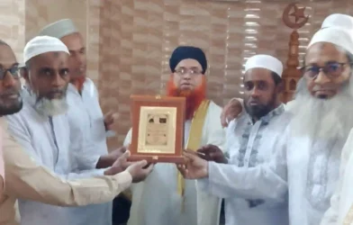চাঁদপুরের শ্রেষ্ঠ ইমাম মাওলানা আব্দুল্লাহ আল মামুনকে মুসল্লিদের সংবর্ধনা