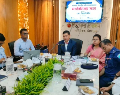 তৃণমূল পর্যায়ে সেবা পৌঁছে দিতে প্রশাসন নিরলস কাজ করছে: বিভাগীয় কমিশনার​