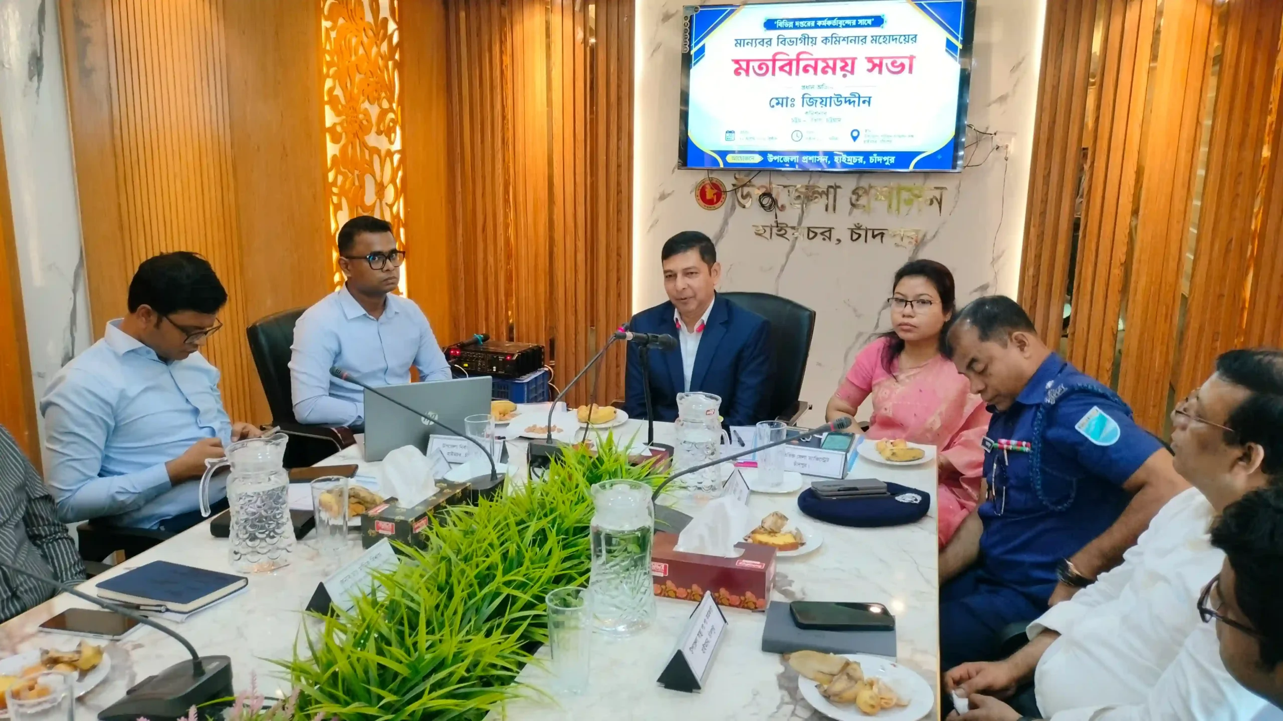 তৃণমূল পর্যায়ে সেবা পৌঁছে দিতে প্রশাসন নিরলস কাজ করছে: বিভাগীয় কমিশনার
