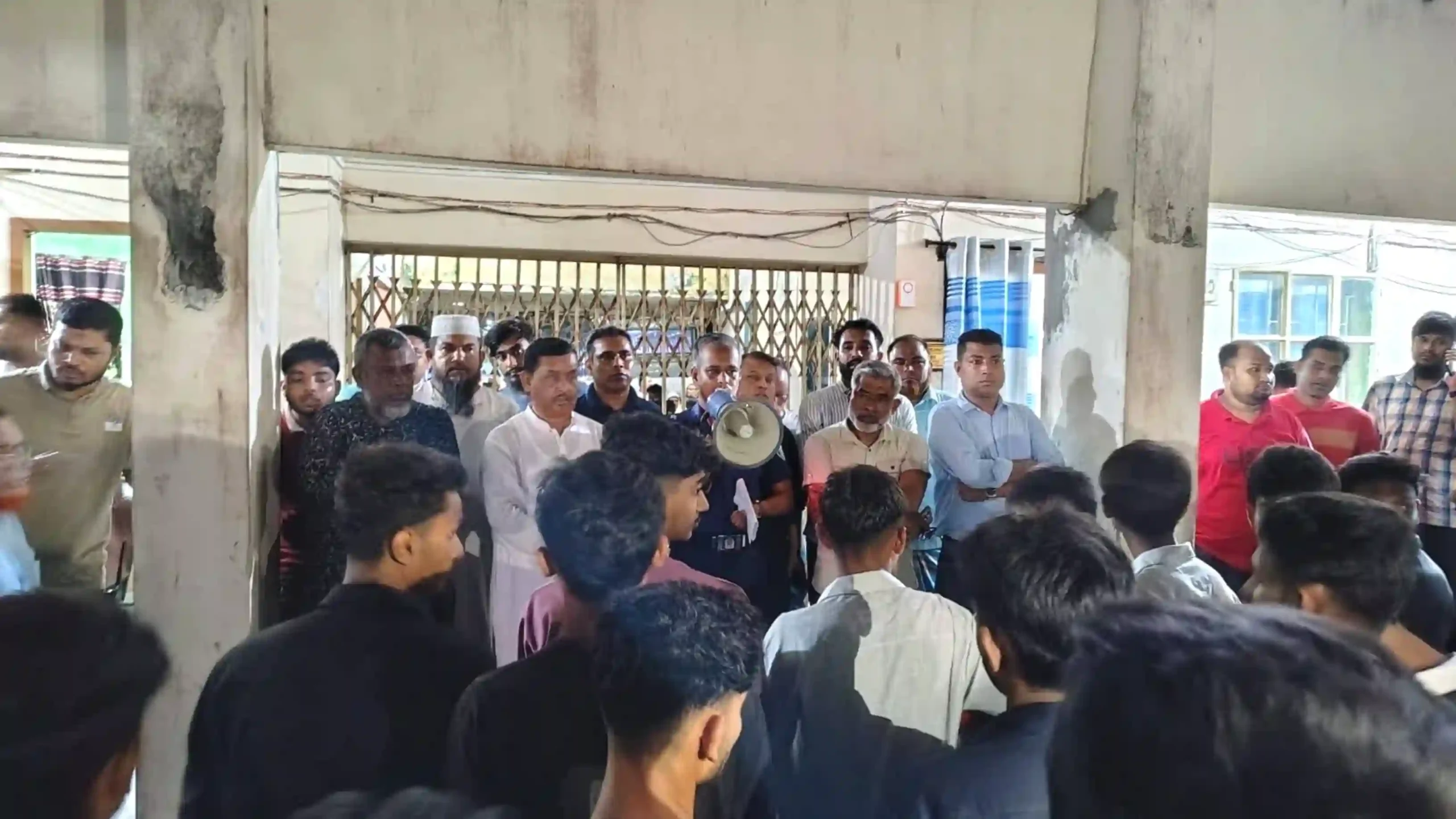 হাইমচরে কিশোর গ্যাংবিরোধী অভিযানে ৪৮ জন আটক পর মুচলেকায় মুক্ত