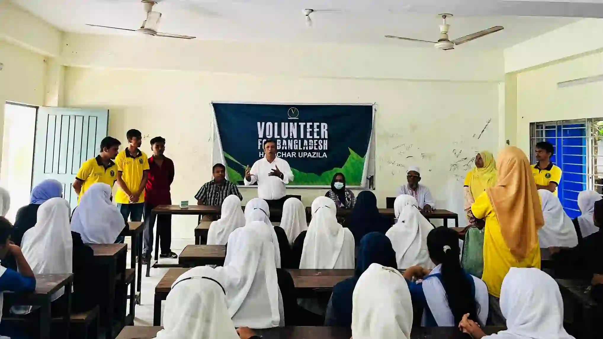 হাইমচরে "সুস্থ কিশোরী, আলোকিত ভবিষ্যৎ" শীর্ষক সচেতনতামূলক কর্মসূচি অনুষ্ঠিত