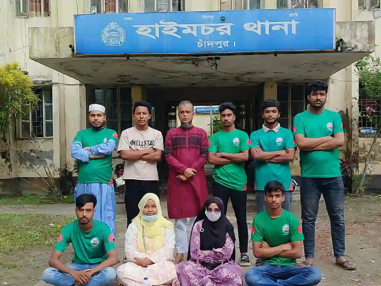 হাইমচর থানায় পরিচ্ছন্নতা অভিযান, ওসির সঙ্গে মতবিনিময়
