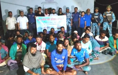 হাইমচরে মা ইলিশ রক্ষা অভিযানে আটক ৩২