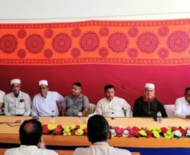 A preparatory meeting regarding the grand farewell reception for a teacher at KBN High School.