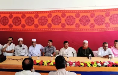 A preparatory meeting regarding the grand farewell reception for a teacher at KBN High School.