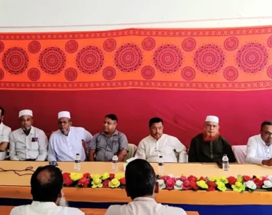 A preparatory meeting regarding the grand farewell reception for a teacher at KBN High School.