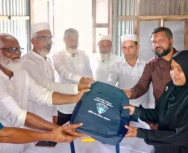 হাইমচরে দুদকের সহযোগিতায় শিক্ষার্থীদের মাঝে শিক্ষা উপকরণ বিতরণ