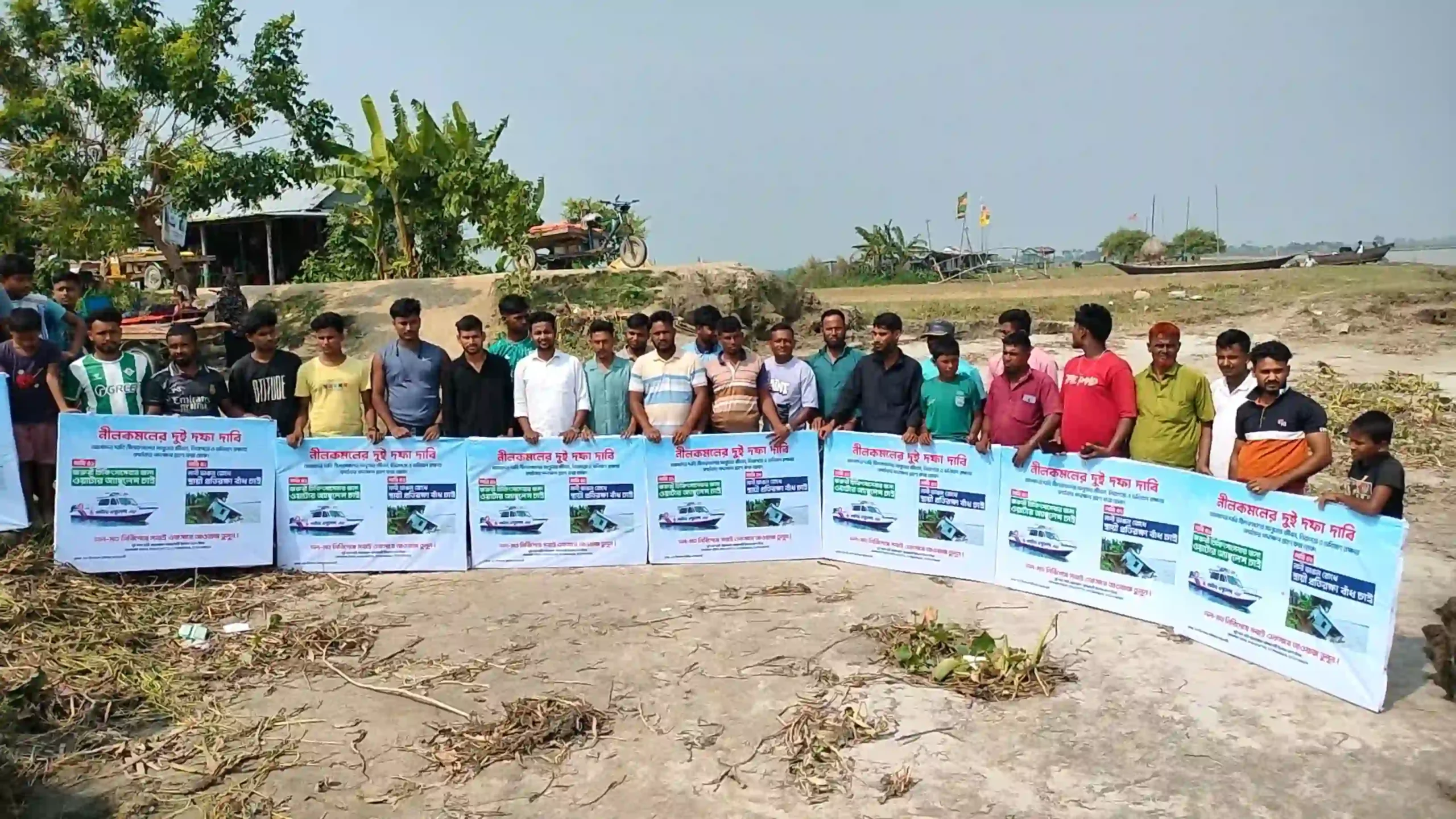 হাইমচরে ওয়াটার অ্যাম্বুলেন্স ও স্থায়ী বাঁধের দাবিতে তরুণদের কর্মসূচি