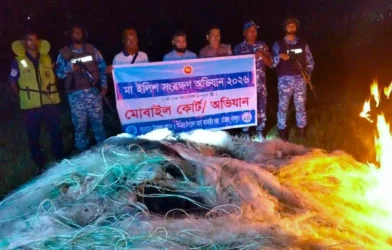 হাইমচরে মেঘনা নদীতে অভিযানে ২৫ হাজার মিটার কারেন্ট জাল জব্দ