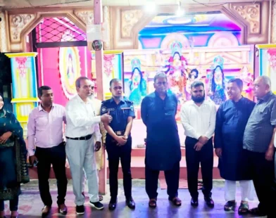 হাইমচরে পূজামণ্ডপ পরিদর্শনে এমপি মানিক