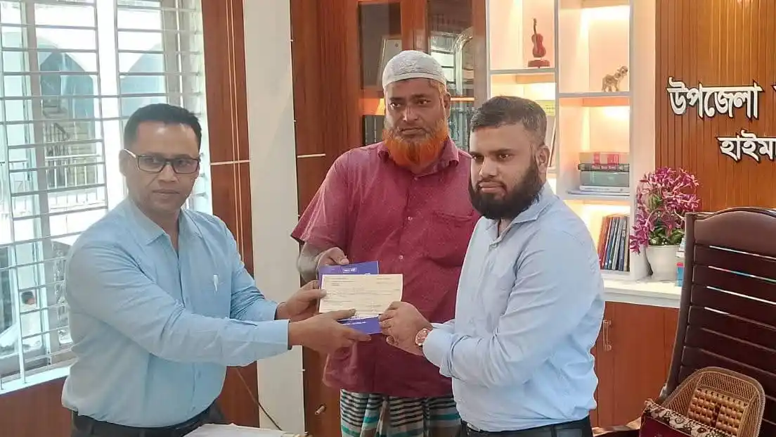 হাইমচরে ৫ উদ্যোক্তার মাঝে পল্লী সঞ্চয় ব্যাংকের ঋণ বিতরণ