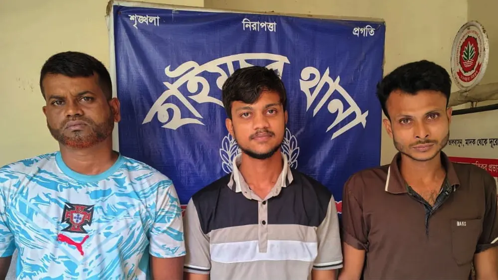 হাইমচরে জিআর পরোয়ানাভুক্ত ৩ আসামিকে গ্রেপ্তার করেছে পুলিশ
