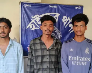 বিশেষ অভিযানে ৫ পিস ইয়াবাসহ ৩ মাদক কারবারি গ্রেপ্তার
