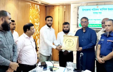 জন্ম-মৃত্যু নিবন্ধনে হাইমচরের শ্রেষ্ঠ ইউপি প্রশাসনিক কর্মকর্তা আবু বকর মানিক