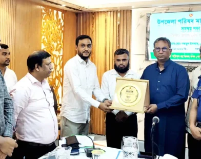 জন্ম-মৃত্যু নিবন্ধনে হাইমচরের শ্রেষ্ঠ ইউপি প্রশাসনিক কর্মকর্তা আবু বকর মানিক
